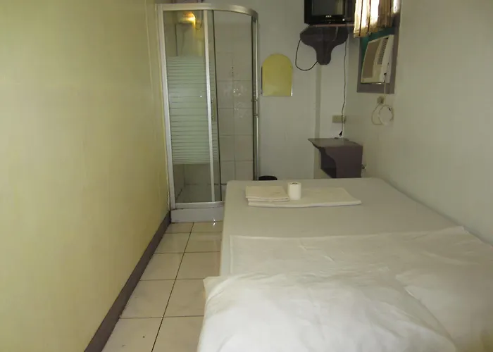 Oyo 790 Mango Hotel 2*